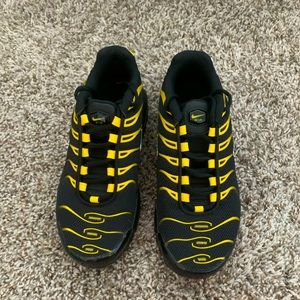 Black and yellow Nike Airmax TN 5Y